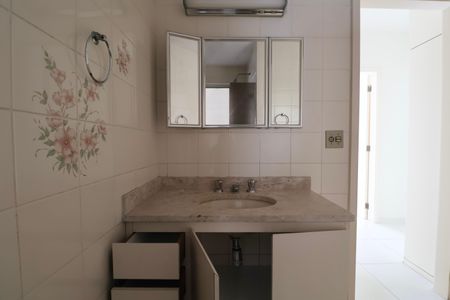 Apartamento para alugar com 115m², 4 quartos e 2 vagas Apartamento para alugar com 115m², 4 quartos e 2 vagasBanheiro Social