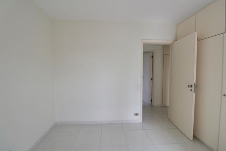 Apartamento para alugar com 115m², 4 quartos e 2 vagas Apartamento para alugar com 115m², 4 quartos e 2 vagasQuarto