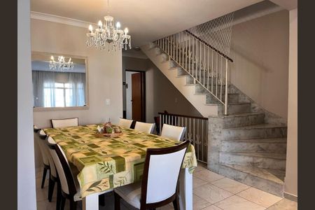 Casa à venda com 332m², 4 quartos e 5 vagas Casa à venda com 332m², 4 quartos e 5 vagasFoto 07