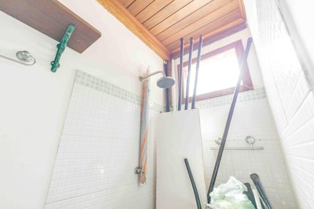 Casa de condomínio à venda com 260m², 3 quartos e 3 vagas Casa de condomínio à venda com 260m², 3 quartos e 3 vagasBanheiro Social 2