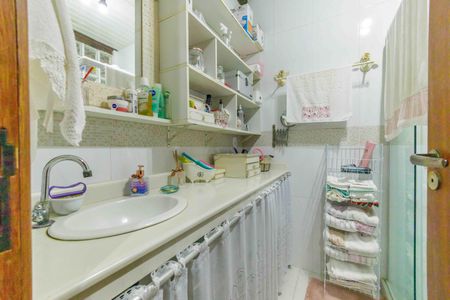 Casa de condomínio à venda com 260m², 3 quartos e 3 vagas Casa de condomínio à venda com 260m², 3 quartos e 3 vagasBanheiro da Suíte 1