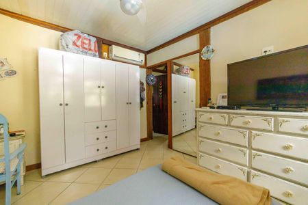Casa de condomínio à venda com 260m², 3 quartos e 3 vagas Casa de condomínio à venda com 260m², 3 quartos e 3 vagasSuíte 1