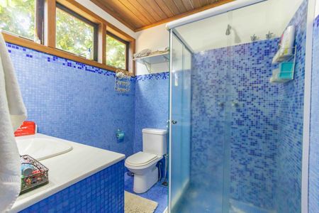 Casa de condomínio à venda com 260m², 3 quartos e 3 vagas Casa de condomínio à venda com 260m², 3 quartos e 3 vagasBanheiro da Suíte 2