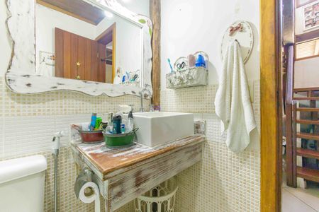 Casa de condomínio à venda com 260m², 3 quartos e 3 vagas Casa de condomínio à venda com 260m², 3 quartos e 3 vagasBanheiro Social 1