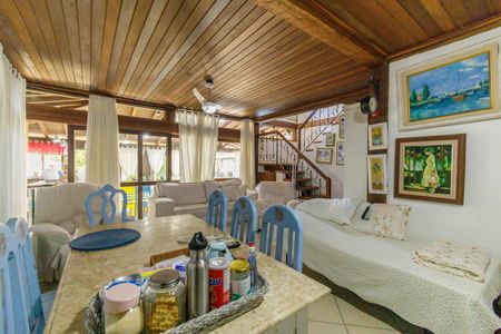 Casa de condomínio à venda com 260m², 3 quartos e 3 vagas Casa de condomínio à venda com 260m², 3 quartos e 3 vagasSala
