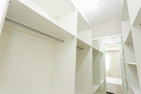 Apartamento à venda com 65m², 2 quartos e 1 vagaCloset