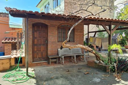 Casa à venda com 65m², 3 quartos e 2 vagas Casa à venda com 65m², 3 quartos e 2 vagasQuintal