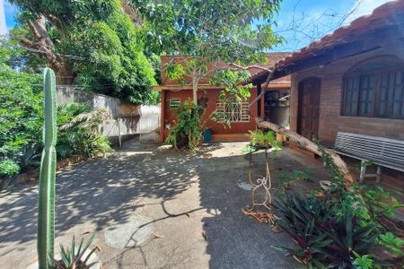 Casa à venda com 65m², 3 quartos e 2 vagas Casa à venda com 65m², 3 quartos e 2 vagasQuintal