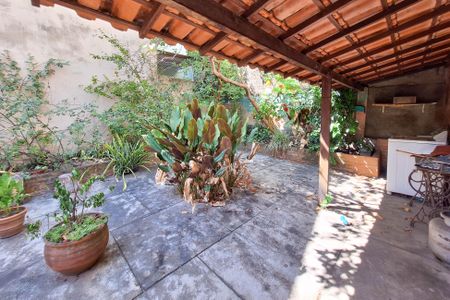 Casa à venda com 65m², 3 quartos e 2 vagas Casa à venda com 65m², 3 quartos e 2 vagasQuintal