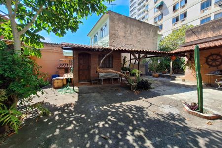 Casa à venda com 65m², 3 quartos e 2 vagas Casa à venda com 65m², 3 quartos e 2 vagasQuintal