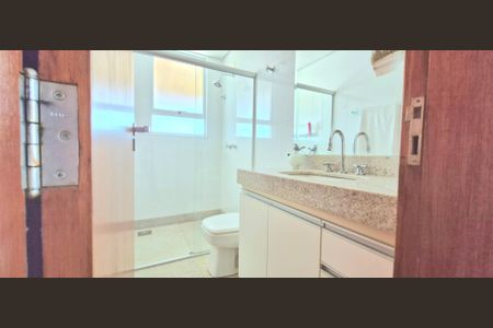 Casa de condomínio à venda com 1000m², 6 quartos e 5 vagasBanheiro social 4