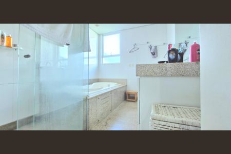 Casa de condomínio à venda com 1000m², 6 quartos e 5 vagasSuíte