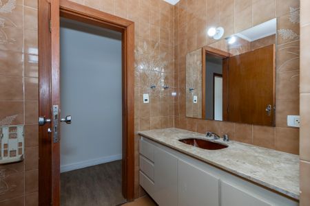 Casa à venda com 252m², 4 quartos e 2 vagas Casa à venda com 252m², 4 quartos e 2 vagasBanheiro