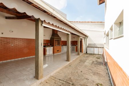 Casa à venda com 252m², 4 quartos e 2 vagas Casa à venda com 252m², 4 quartos e 2 vagasQuintal