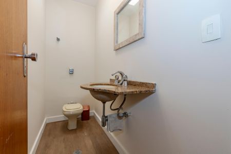 Casa à venda com 252m², 4 quartos e 2 vagas Casa à venda com 252m², 4 quartos e 2 vagasLavabo