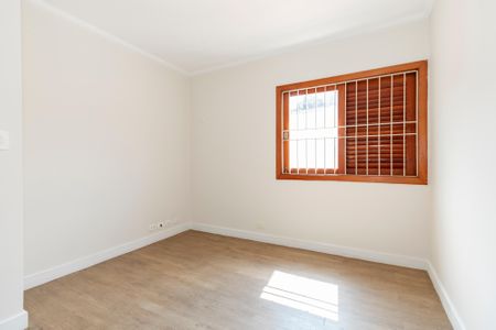 Casa à venda com 252m², 4 quartos e 2 vagas Casa à venda com 252m², 4 quartos e 2 vagasQuarto 1