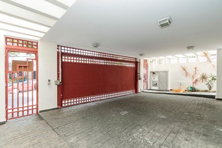 Casa à venda com 252m², 4 quartos e 2 vagas Casa à venda com 252m², 4 quartos e 2 vagasGaragem