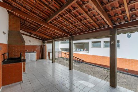 Casa à venda com 252m², 4 quartos e 2 vagas Casa à venda com 252m², 4 quartos e 2 vagasQuintal
