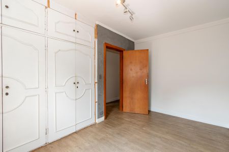 Casa à venda com 252m², 4 quartos e 2 vagas Casa à venda com 252m², 4 quartos e 2 vagasQuarto 2