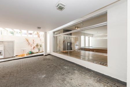 Casa à venda com 252m², 4 quartos e 2 vagas Casa à venda com 252m², 4 quartos e 2 vagasGaragem