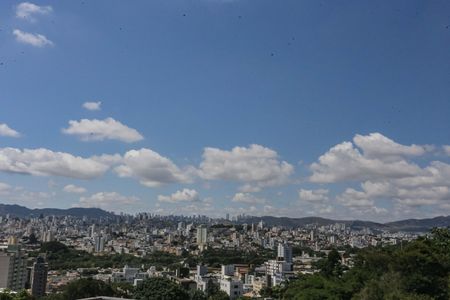 Apartamento à venda com 265m², 4 quartos e 4 vagasVista