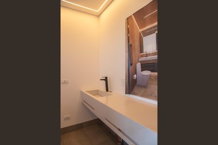 Apartamento à venda com 838m², 5 quartos e 7 vagasBanheiro da Suíte 2