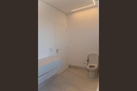 Apartamento à venda com 838m², 5 quartos e 7 vagasBanheiro da Suíte 1