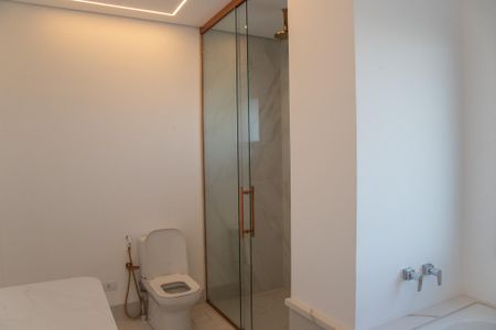 Apartamento à venda com 838m², 5 quartos e 7 vagasBanheiro da Suíte 1