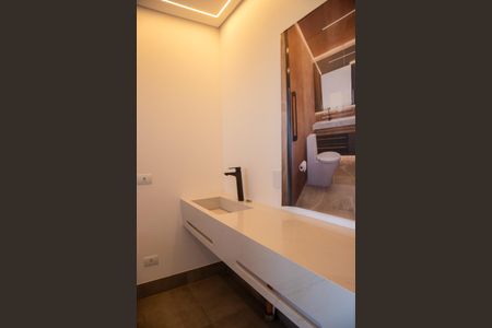 Apartamento à venda com 838m², 5 quartos e 7 vagasBanheiro da Suíte 2