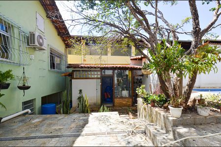 Casa à venda com 300m², 5 quartos e 2 vagasQuintal