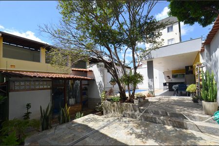 Casa à venda com 300m², 5 quartos e 2 vagasQuintal