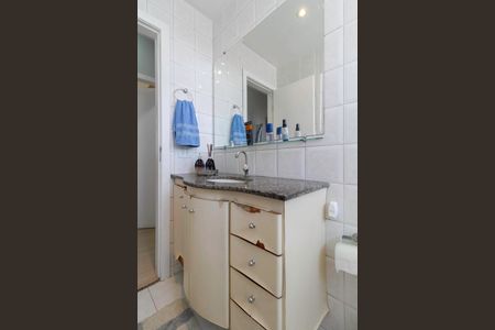 Apartamento à venda com 110m², 4 quartos e 3 vagas Apartamento à venda com 110m², 4 quartos e 3 vagasBanheiro social