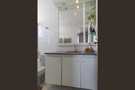 Apartamento à venda com 110m², 4 quartos e 3 vagas Apartamento à venda com 110m², 4 quartos e 3 vagasBanheiro da suíte