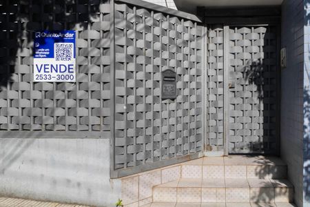 Apartamento à venda com 110m², 4 quartos e 3 vagas Apartamento à venda com 110m², 4 quartos e 3 vagasFachada e Placa