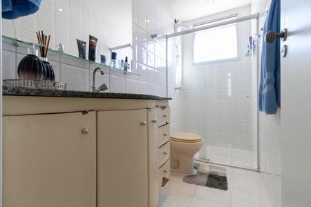 Apartamento à venda com 110m², 4 quartos e 3 vagas Apartamento à venda com 110m², 4 quartos e 3 vagasBanheiro social