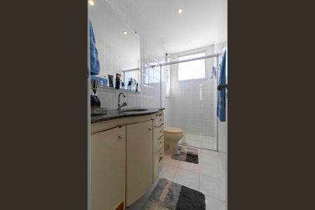 Apartamento à venda com 110m², 4 quartos e 3 vagas Apartamento à venda com 110m², 4 quartos e 3 vagasBanheiro social