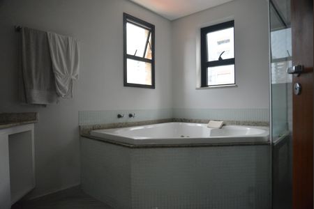 Apartamento à venda com 169m², 2 quartos e 3 vagasBanheiro da Suíte 2