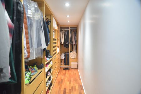 Apartamento à venda com 169m², 2 quartos e 3 vagasCloset da suíte 2