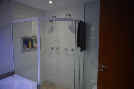 Apartamento à venda com 169m², 2 quartos e 3 vagasBanheiro da Suíte 2