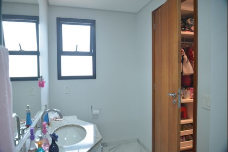 Apartamento à venda com 169m², 2 quartos e 3 vagasBanheiro da Suíte 1