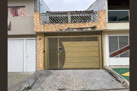Casa à venda com 139m², 2 quartos e 2 vagas Casa à venda com 139m², 2 quartos e 2 vagasFachada