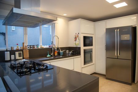 Casa à venda com 217m², 3 quartos e 2 vagas Casa à venda com 217m², 3 quartos e 2 vagasCozinha