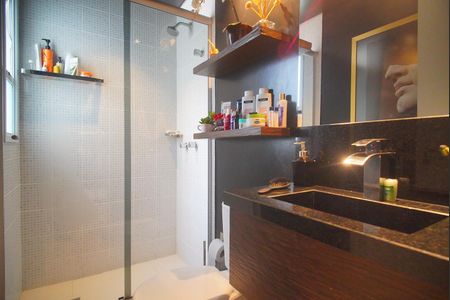 Apartamento à venda com 76m², 2 quartos e 1 vaga Apartamento à venda com 76m², 2 quartos e 1 vagaBanheiro