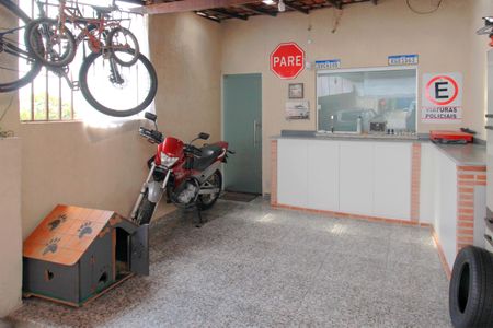 Casa à venda com 155m², 2 quartos e 6 vagasGaragem