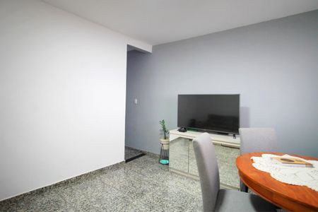 Casa à venda com 155m², 2 quartos e 6 vagasSala