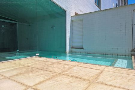 Apartamento à venda com 94m², 3 quartos e 2 vagas Apartamento à venda com 94m², 3 quartos e 2 vagasÁrea comum - Piscina