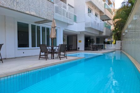 Apartamento à venda com 94m², 3 quartos e 2 vagas Apartamento à venda com 94m², 3 quartos e 2 vagasÁrea comum - Piscina