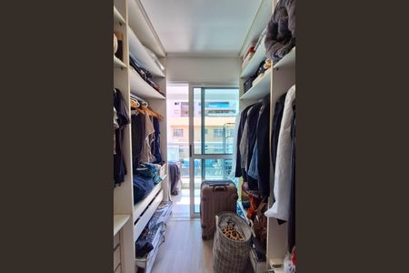 Apartamento à venda com 94m², 3 quartos e 2 vagas Apartamento à venda com 94m², 3 quartos e 2 vagasCloset da suíte