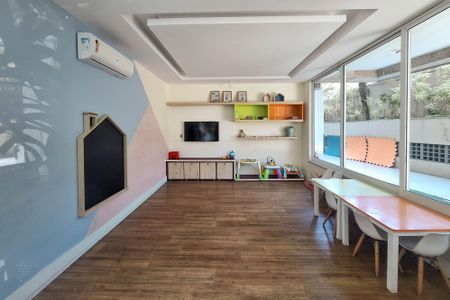 Apartamento à venda com 94m², 3 quartos e 2 vagas Apartamento à venda com 94m², 3 quartos e 2 vagasÁrea Comum - Brinquedoteca