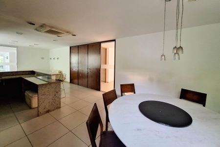 Apartamento à venda com 94m², 3 quartos e 2 vagas Apartamento à venda com 94m², 3 quartos e 2 vagasÁrea comum - Salão de festas